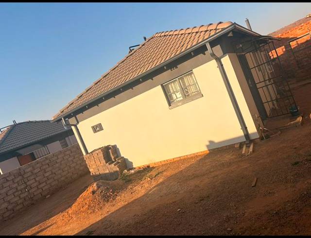2 BEDROOM HOUSE FOR SALE IN MAHUBE VALLEY